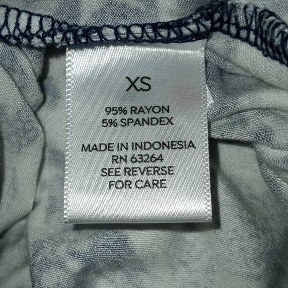 WESTPORT NAVY & CREAM/WHITE T-SHIRT SZ.XS EUC - Picture 5 of 6